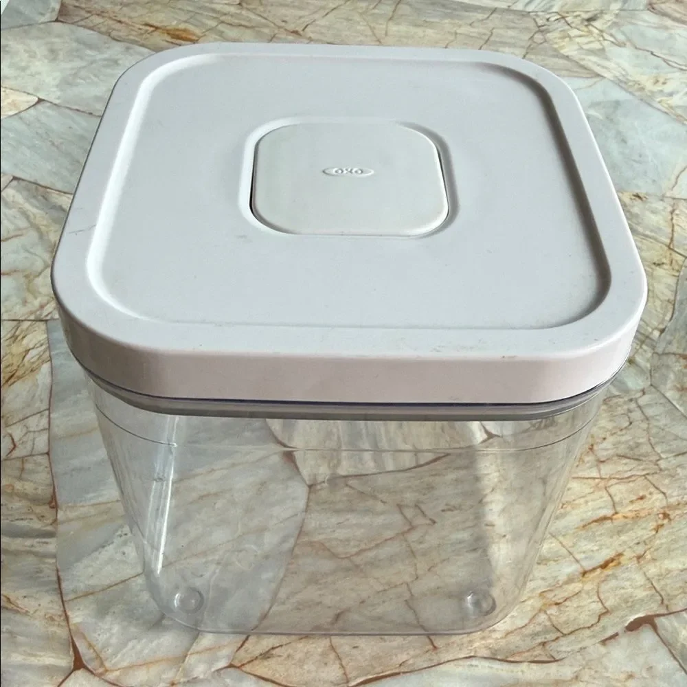 Oxo White and Clear Food Storage‎ Container